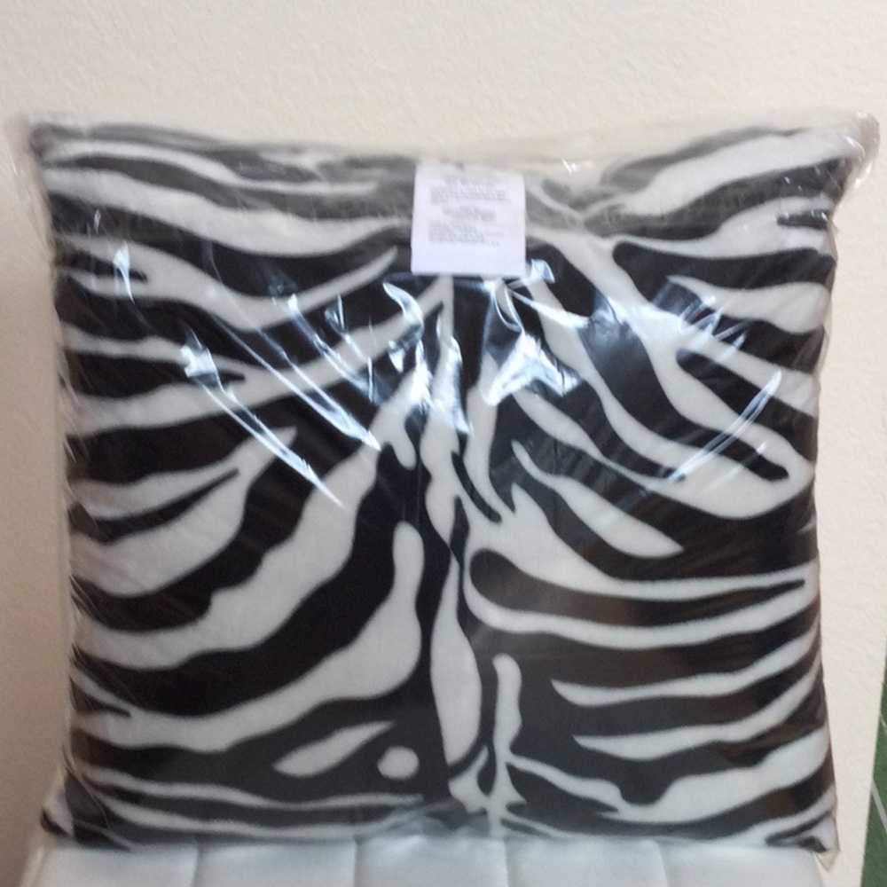 NWT (2) Zebra Print Throw Pillows Black and Cream New in Package